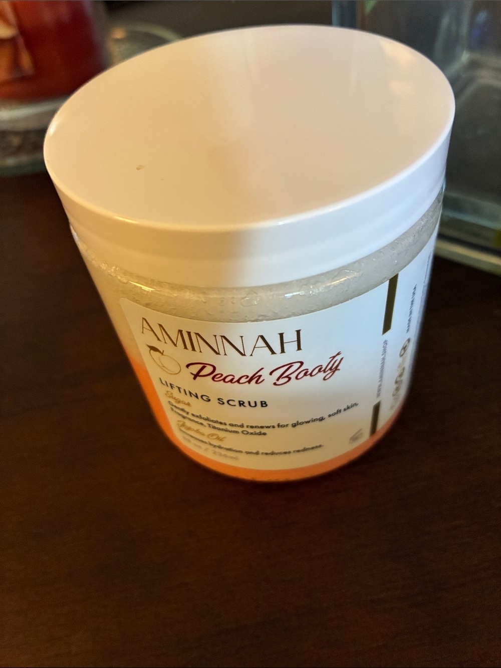 Aminnah Peach Booty Lifting Scrub — White & Peach